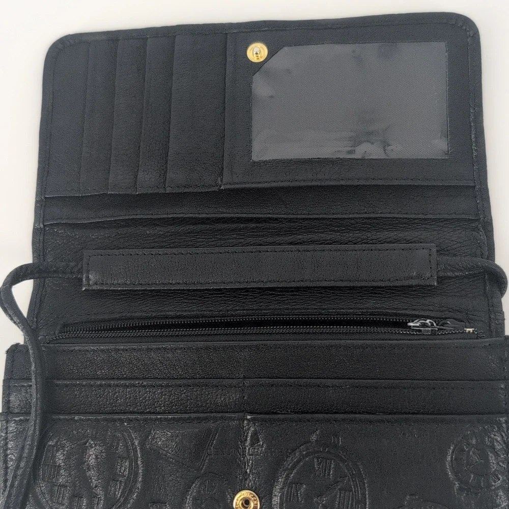 Wilson's Leather Crossbody Wallet Great Condition !
